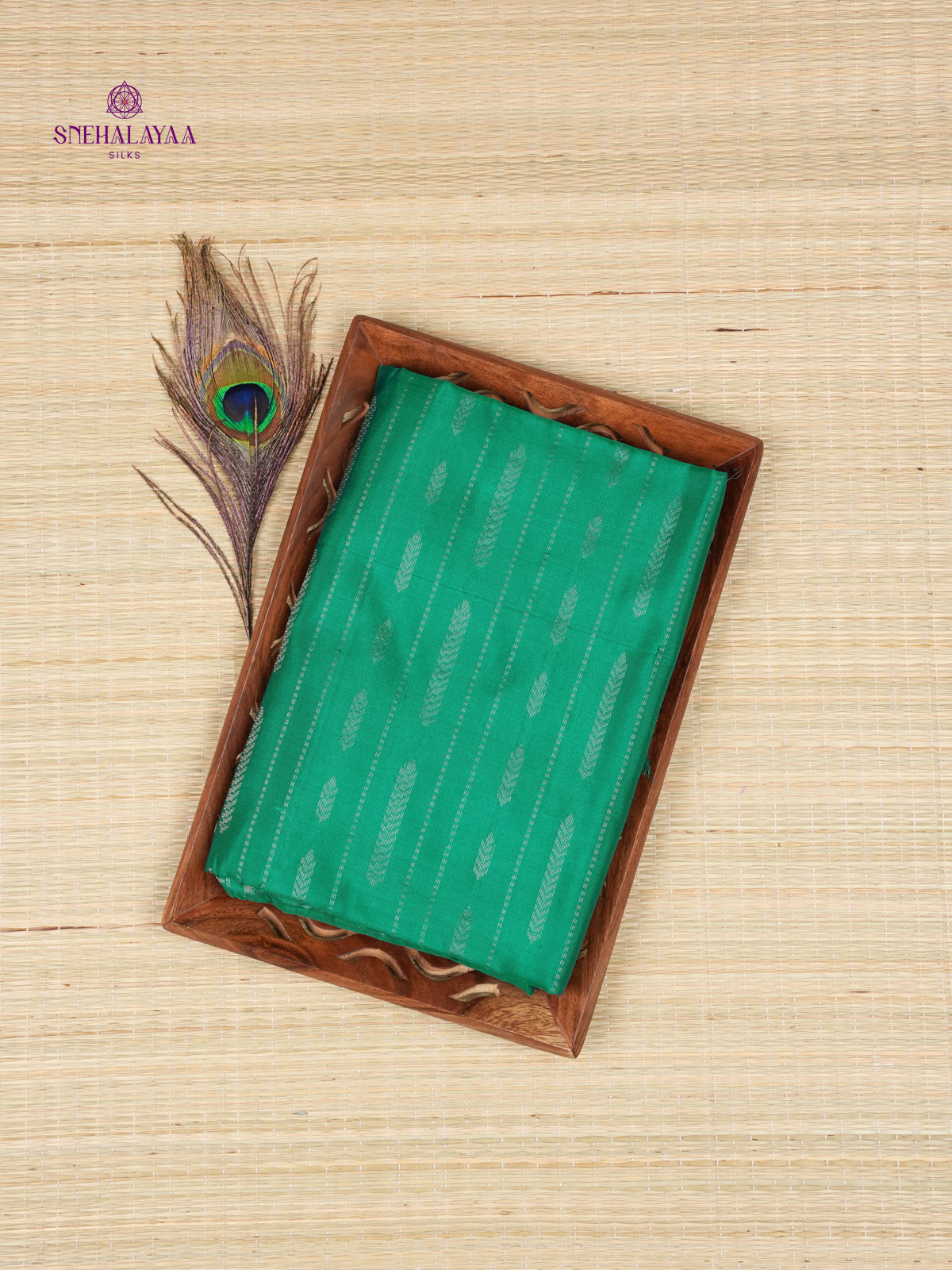 Emerald Green Borderless Kanjivaram Soft Silk Saree