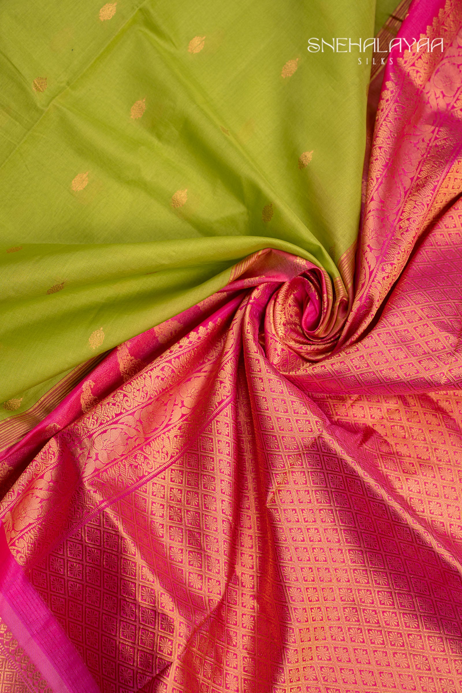 Chartreuse Green Gadwal Silk Cotton Saree