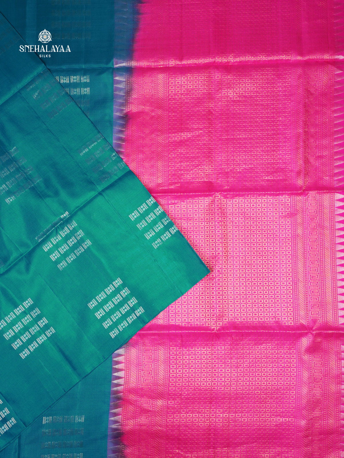 Peacock Blue Borderless Kanjivaram Soft Silk Saree