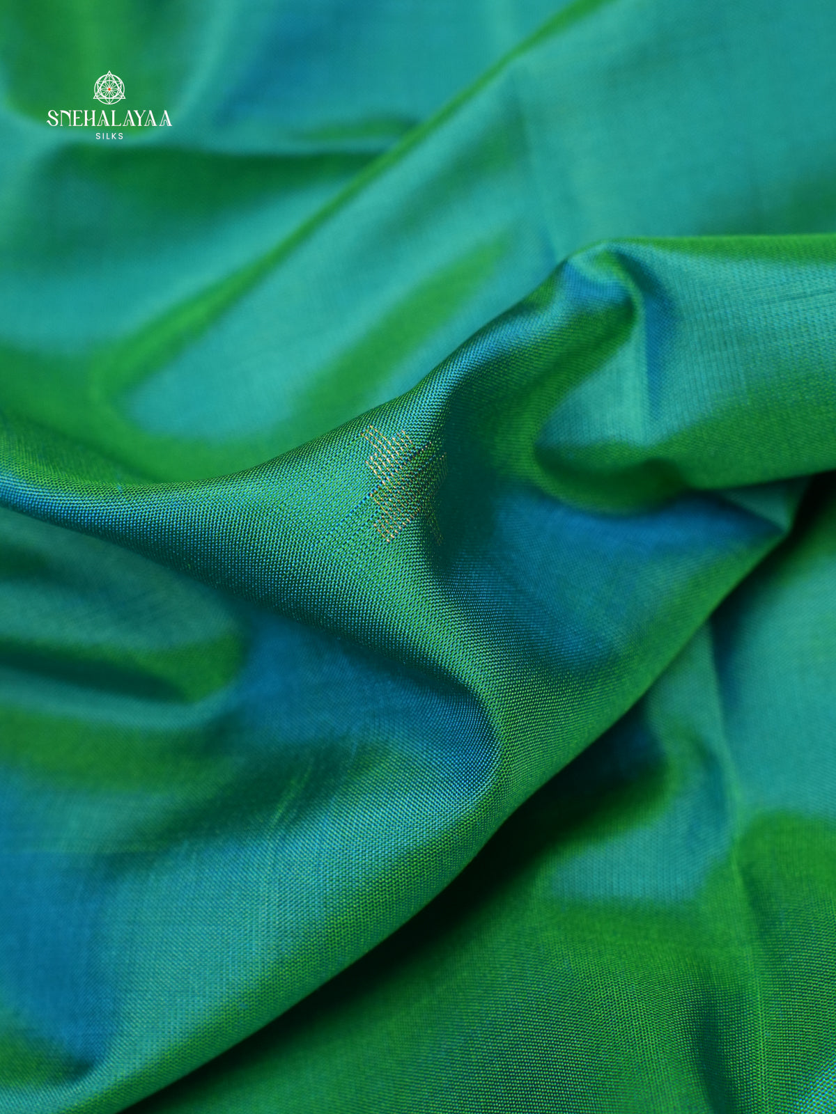 Peacock Green Borderless Kanjivaram Soft Silk Saree