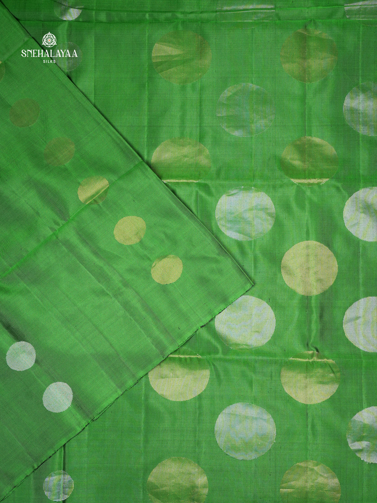 Bottle Green Borderless Kanjivaram Soft Silk Saree