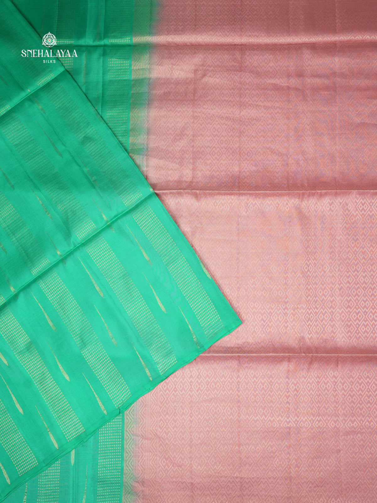 Parrot Green Borderless Kanjivaram Soft Silk Saree