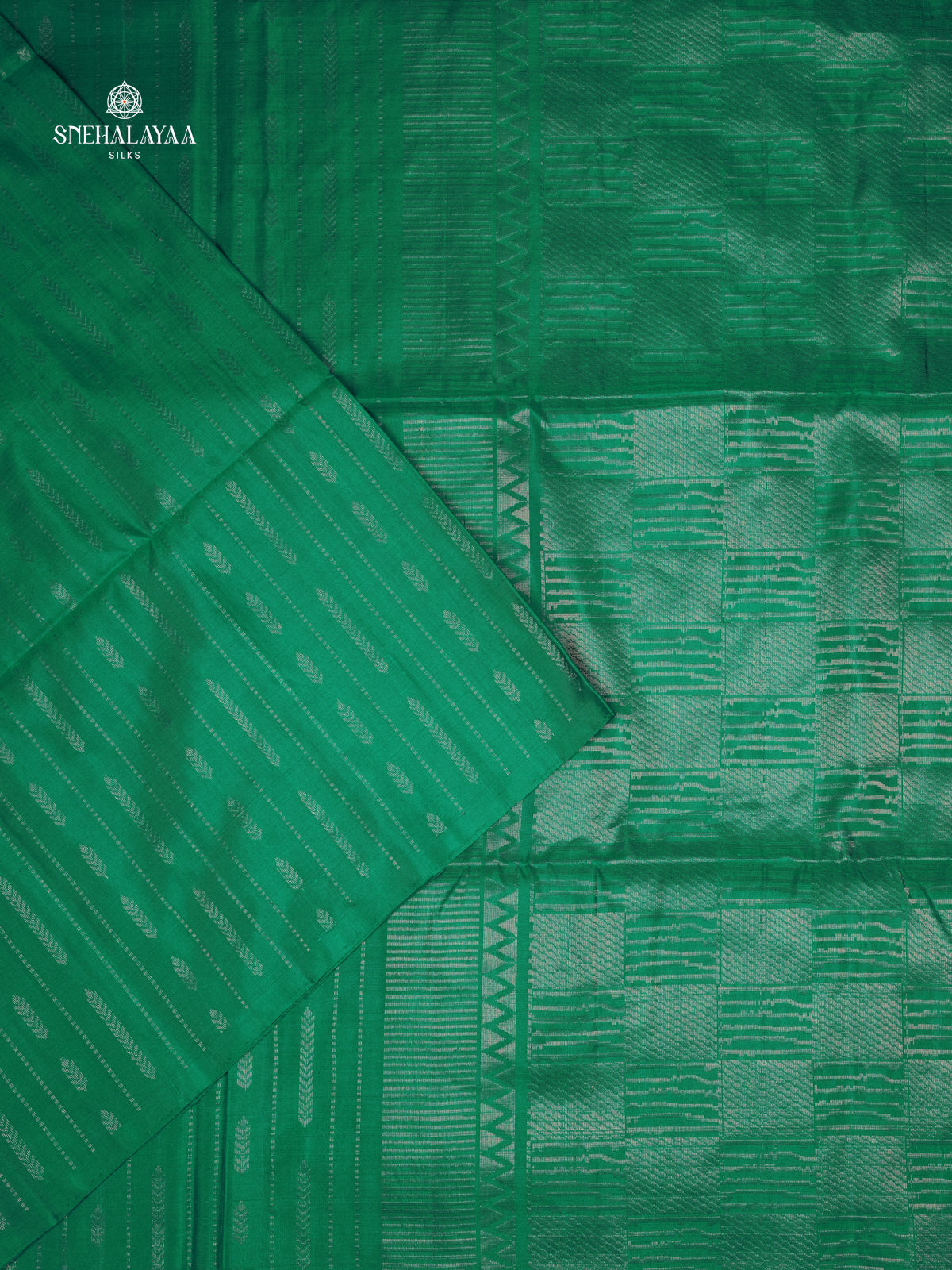 Emerald Green Borderless Kanjivaram Soft Silk Saree