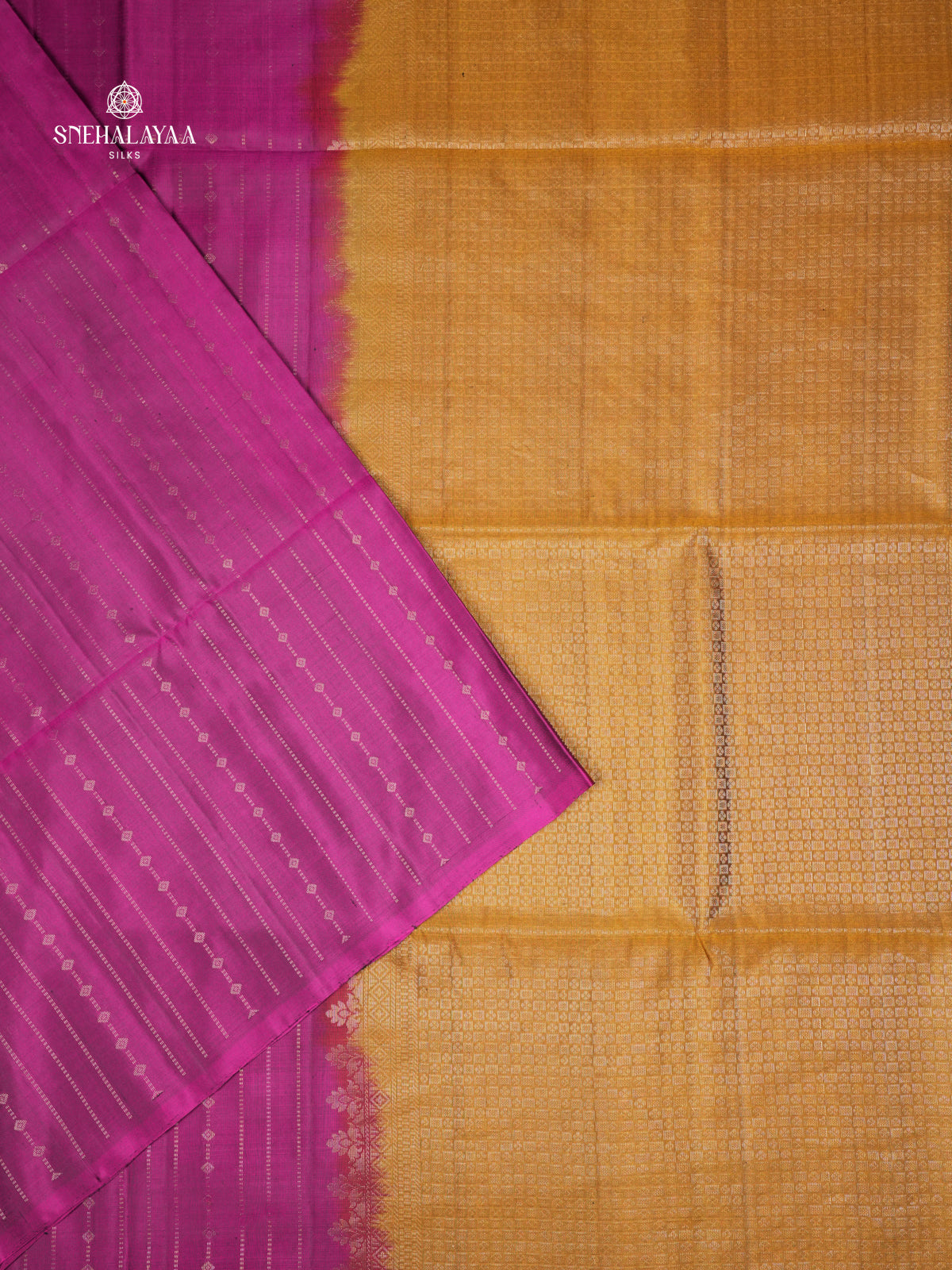 Magenta Borederless Kanjivaram Soft Silk Saree
