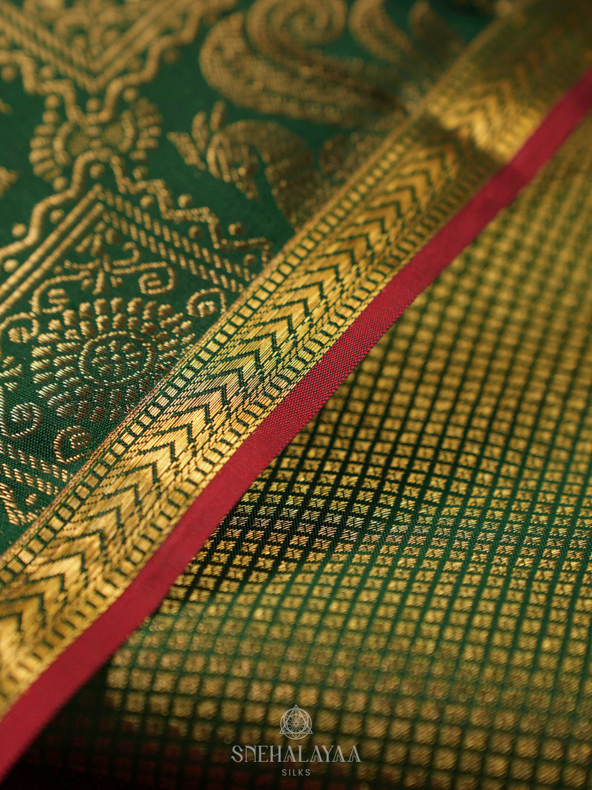 Forest Green Kanjivaram Silk Saree With Contrast Border