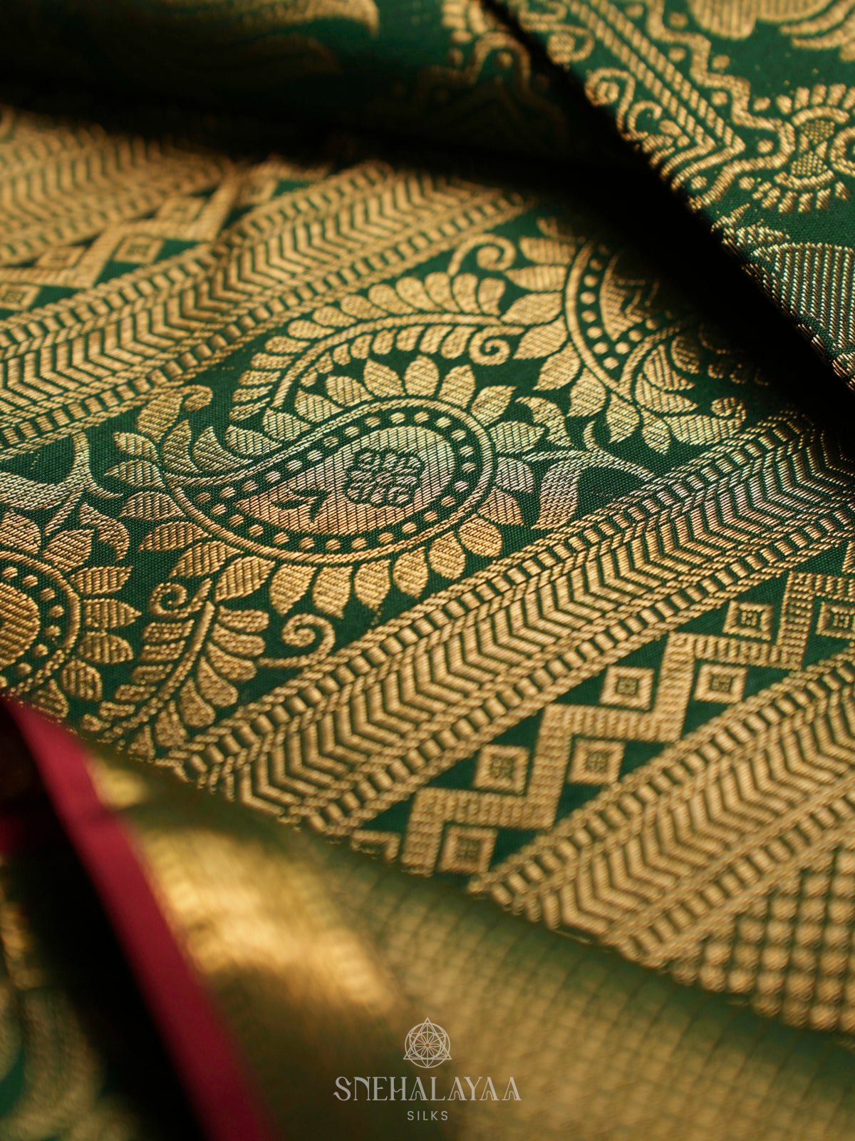 Forest Green Kanjivaram Silk Saree With Contrast Border