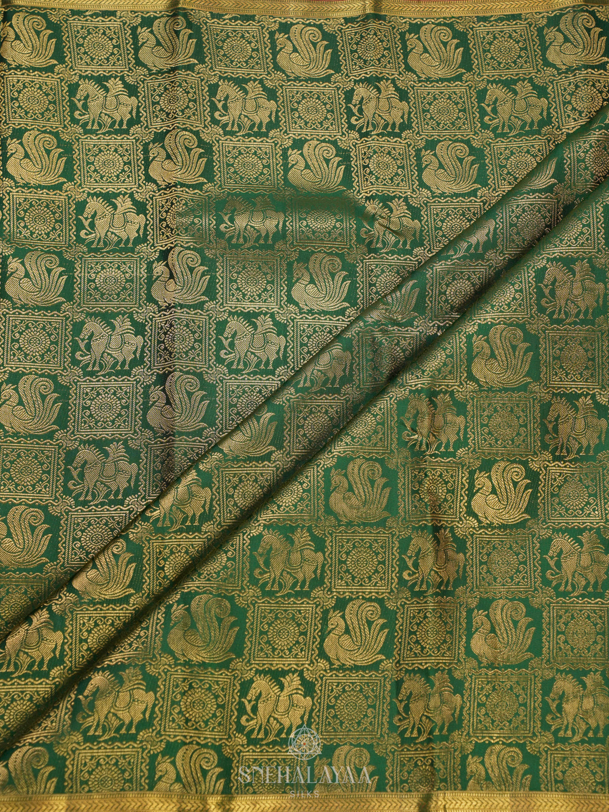 Forest Green Kanjivaram Silk Saree With Contrast Border