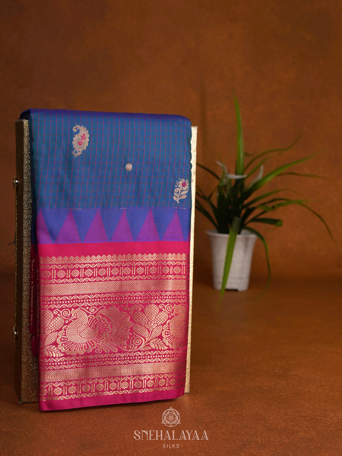 Navy Blue Gadwal Saree