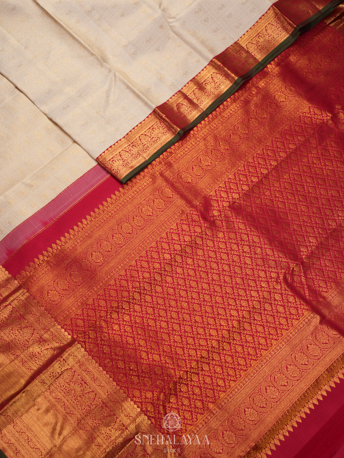 Wjite Kanjivaram Silk Saree