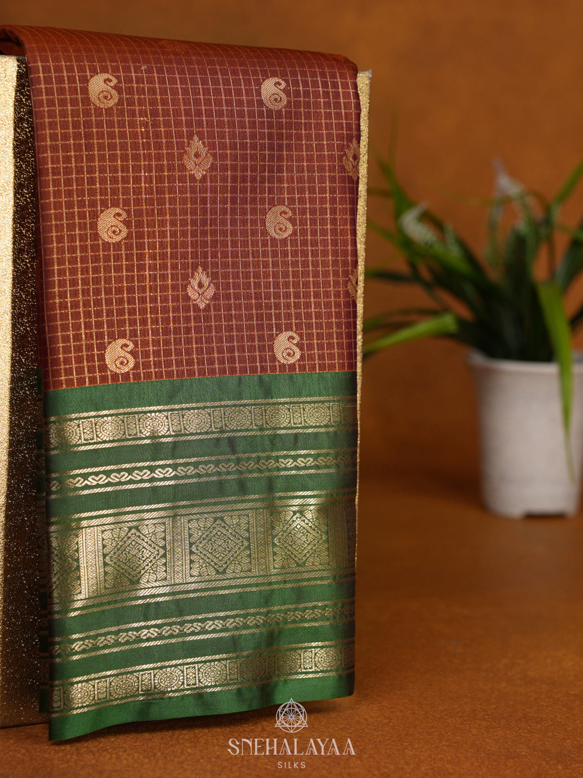 Brown Art Silk Sraee