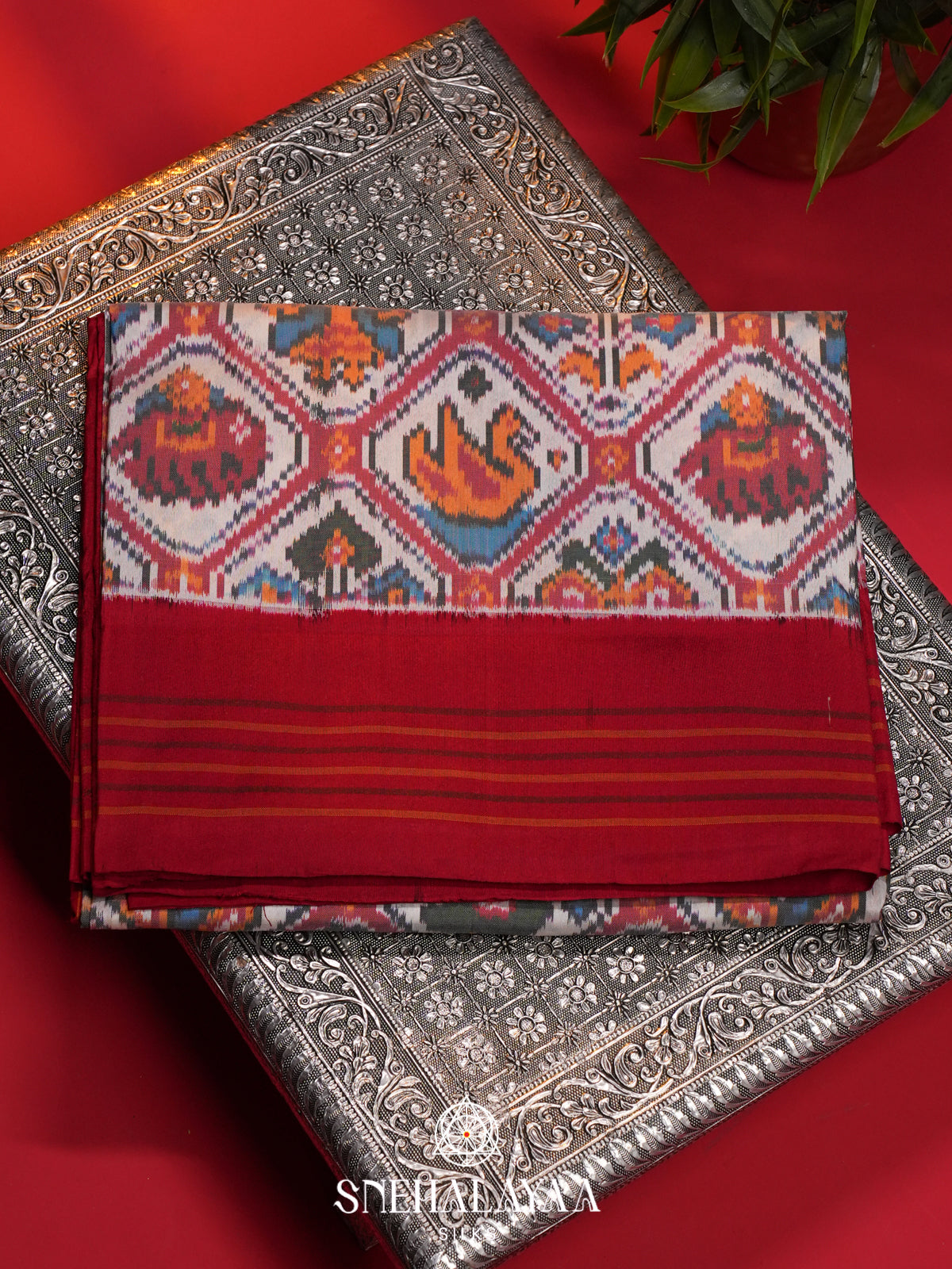 White Pochampally Ikat Silk Saree