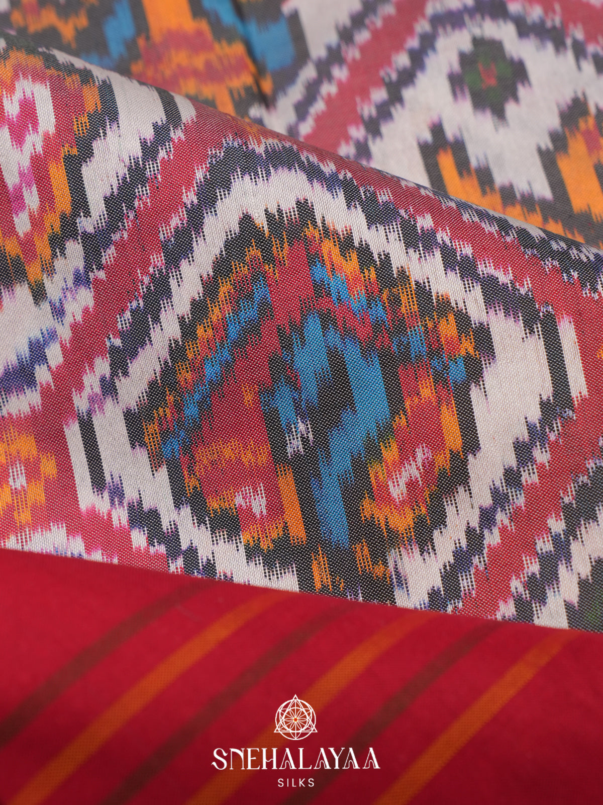 White Pochampally Ikat Silk Saree