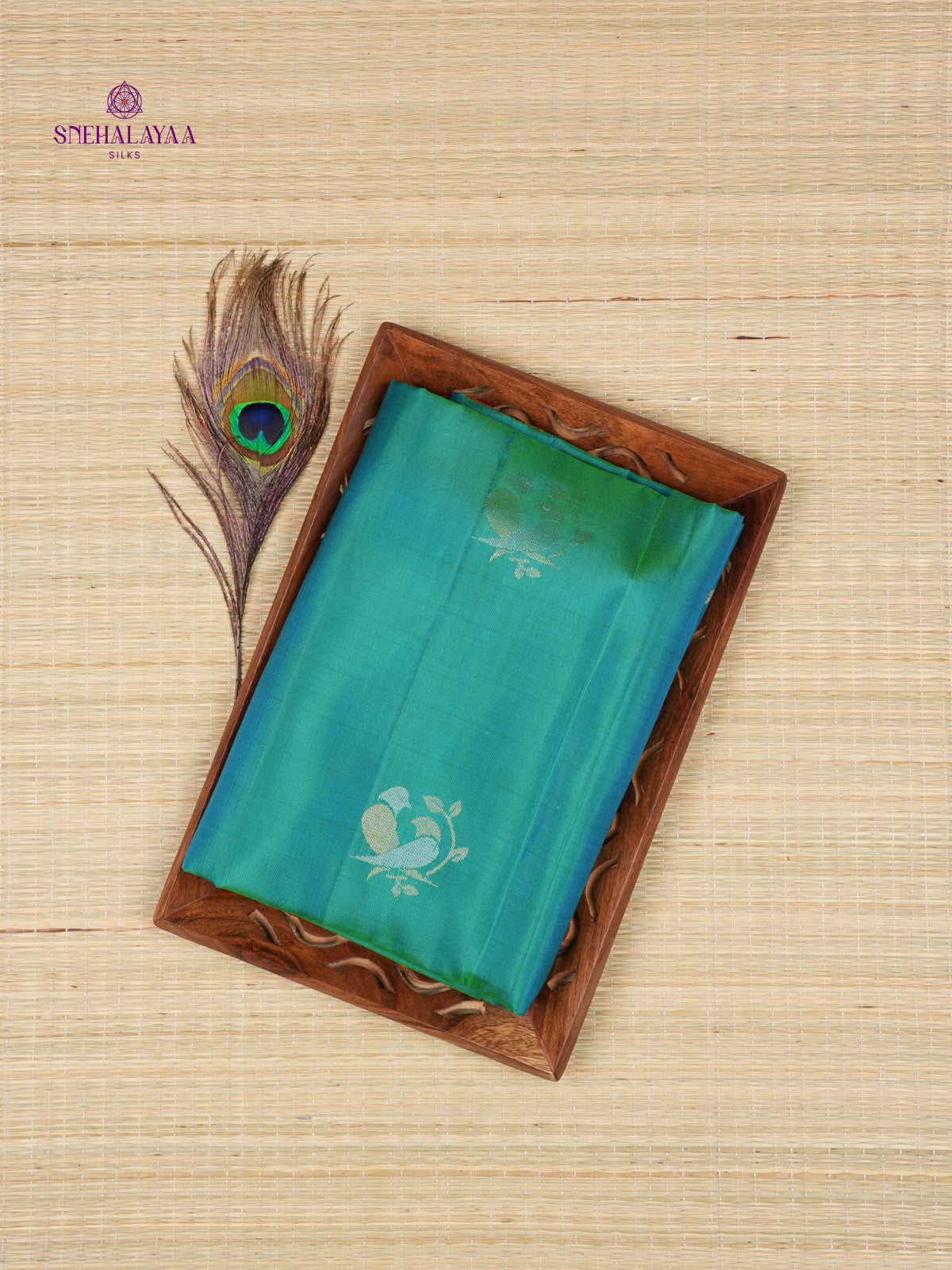 Peacock Green Borderless Kanjivaram Soft Silk Saree