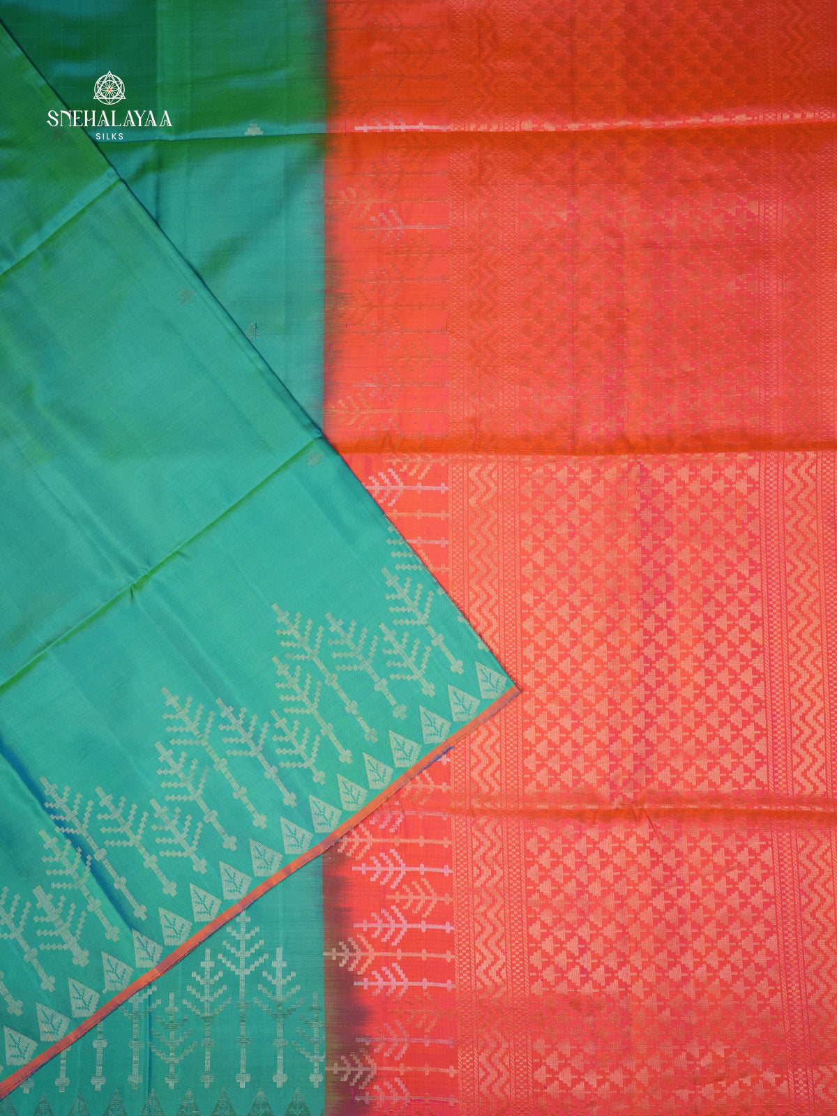Peacock Green Borderless Kanjivaram Soft Silk Saree