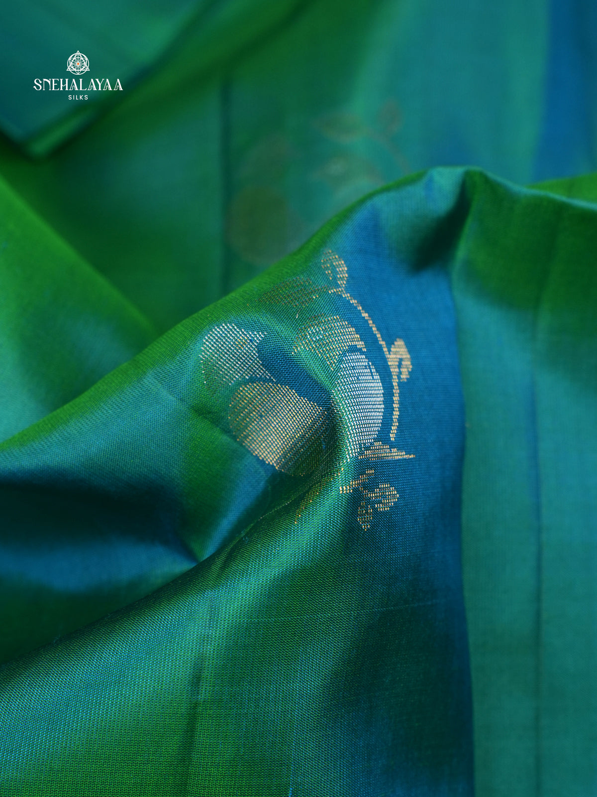 Peacock Green Borderless Kanjivaram Soft Silk Saree