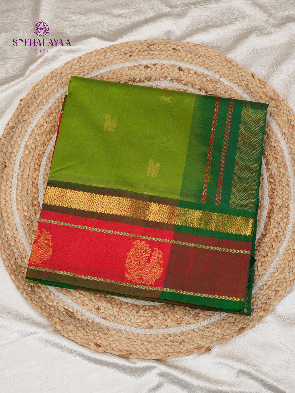 Green Kuppadam Silk Cotton Saree with Contrast Border & Woven Motifs